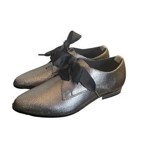 NEW Kelsi Dagger Brooklyn Oxfords Bow Silver Metallic Anthropologie Sz. 8